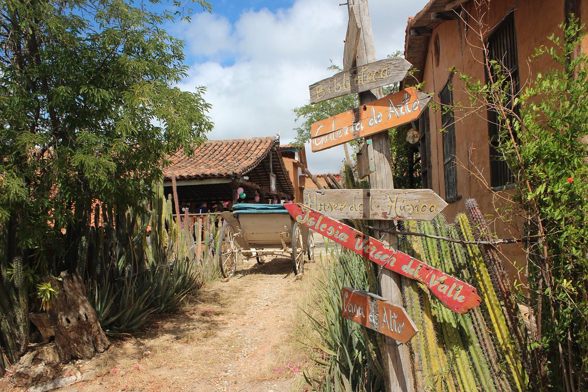 Si vas a un #destinorural, busca:
 - Actividades con productores locales
 - Alojamientos que cuidan el entorno
 - Experiencias auténticas, no prefabricadas
Así serás un verdadero turista generativo.
Aprende más en turismogenerativo.com
#TuristaGenerativo #TurismoRuralSostenible