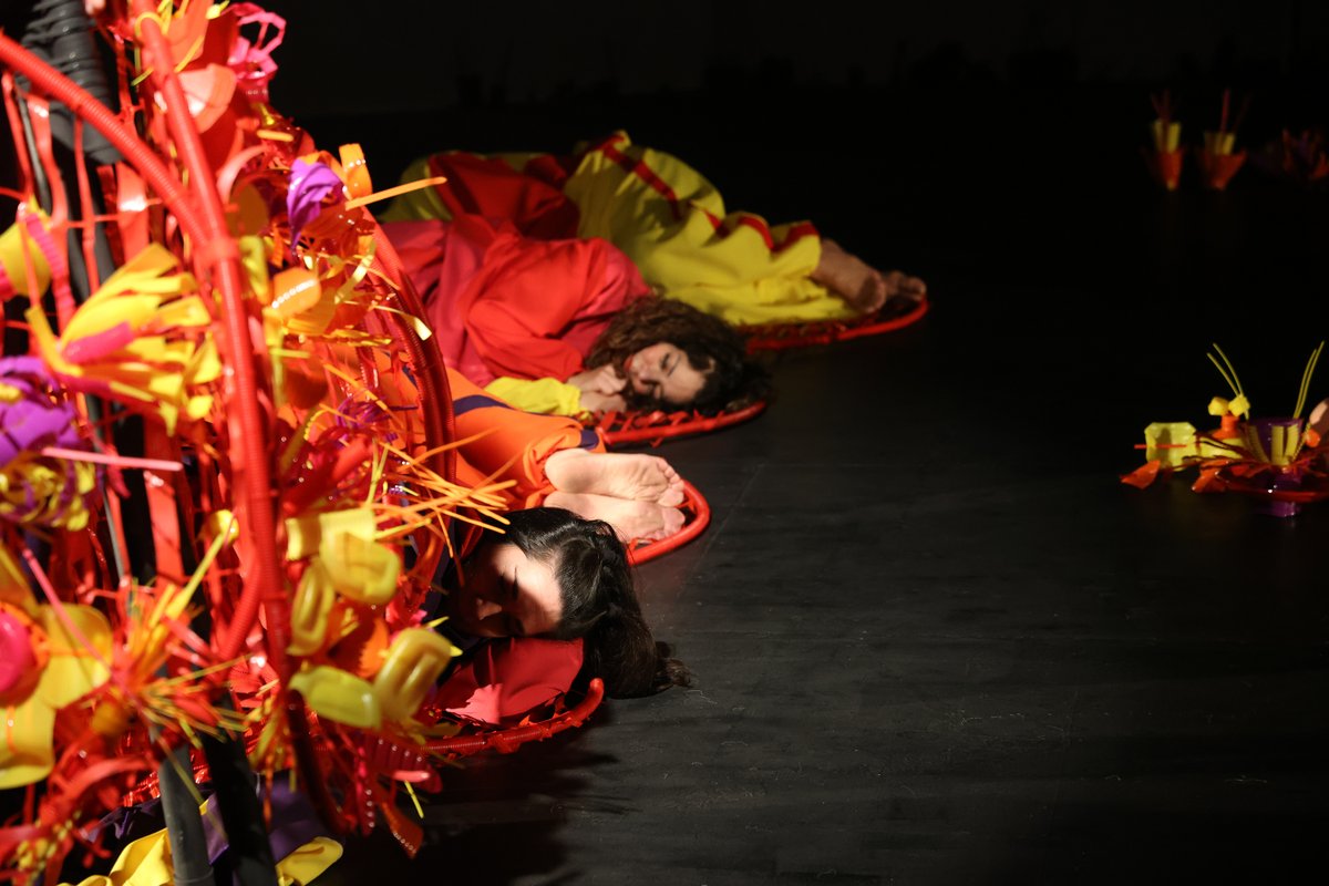 una historia de terrorcito

Danza para niñas y niños muy valientes.

S8 de noviembre 18:30 h.
D 9 de noviembre 18:00 h.

Teatro Círculo
Calle Prudenci Alcón i Mateu 3

Entradas bit.ly/48YfRJM

<a href="/teatrocirculo1/">Teatro Círculo</a>