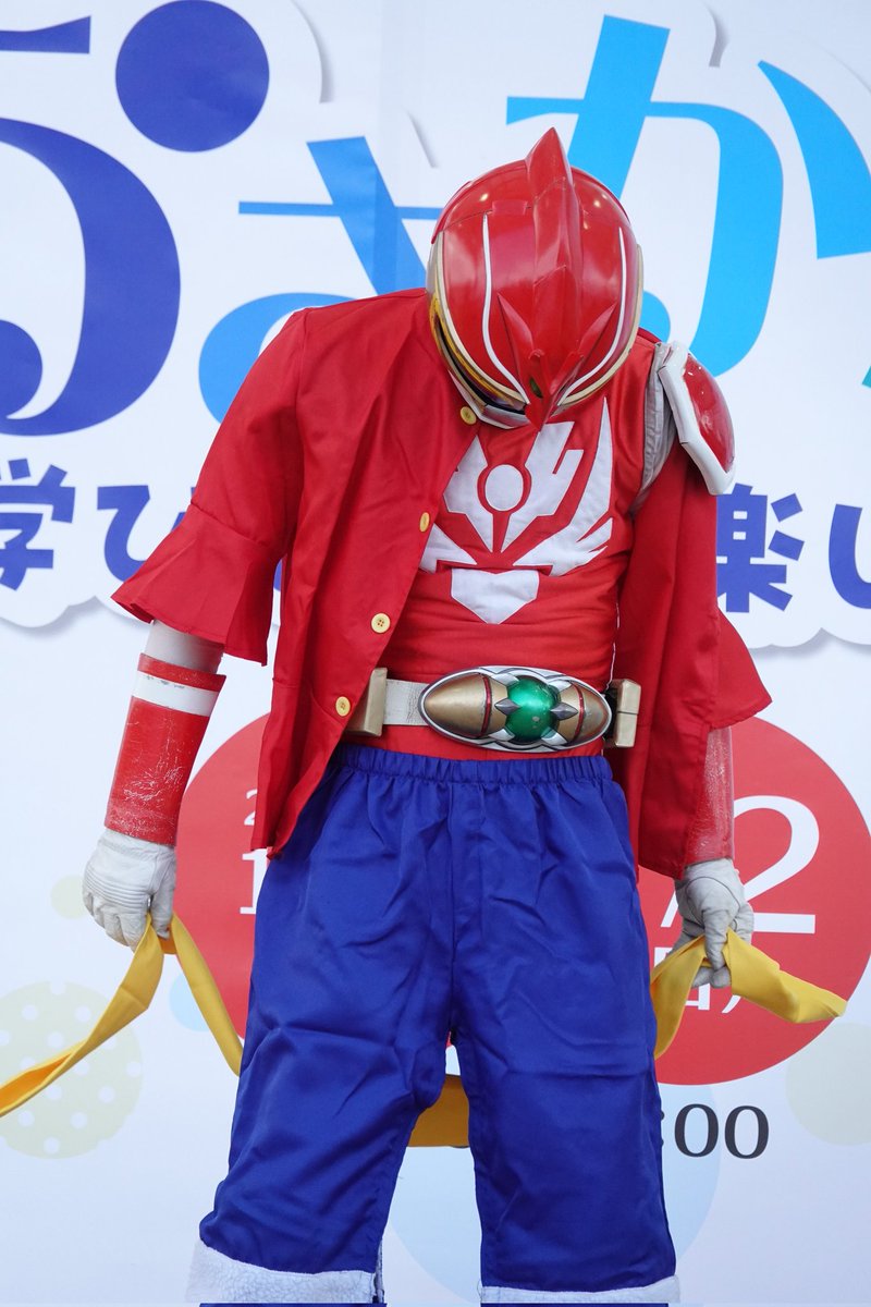 WildTiger_LH's tweet photo. そしてドラゴンレッドの二回目の変身はもはやセルフ安田大サーカス状態で脱いで、やはりちゃんと畳む(･∀･)
#ドラゴンマン
#ドラゴンレッド https://t.co/tf6LQ5BTL2