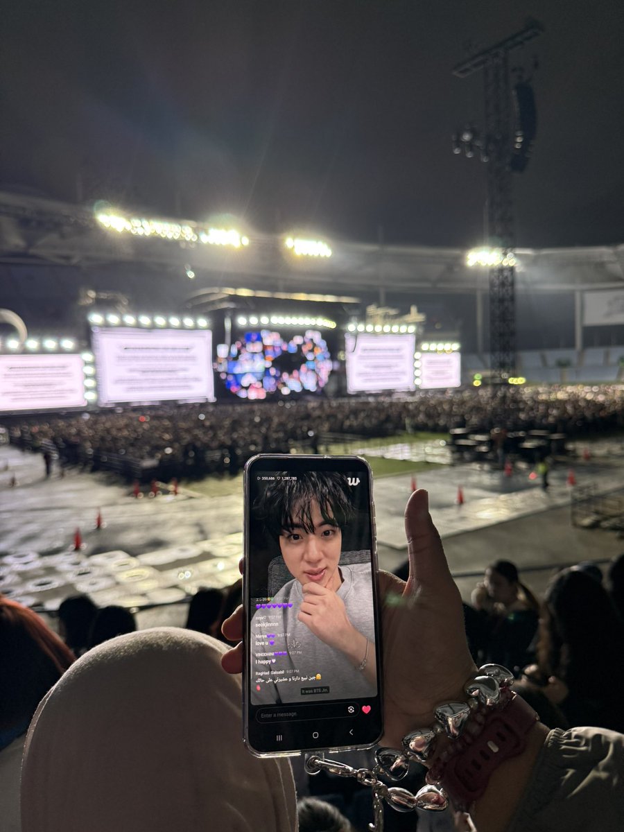 supervjin's tweet photo. WE’RE NOT EVEN OUT YET? https://t.co/TDMysZNSQy