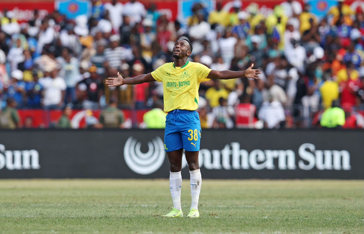 UnplayableZA's tweet photo. 𝗗𝗢𝗪𝗡𝗦 𝗫𝗜

🆚 PIRATES 

Williams©️, Mudau, Modiba, Kekana, Cupido, Aubaas, Allende, Matthews, Santos, Sales, Shalulile.

SUBS: Onyango, Lebusa, Mdunyelwa, Basadien, Mkhulise, Adams, Ntsabeleng, Maseko, Rayners.

#SundownsFC 
#UNPLAYABLE https://t.co/NJnfMqFHvw