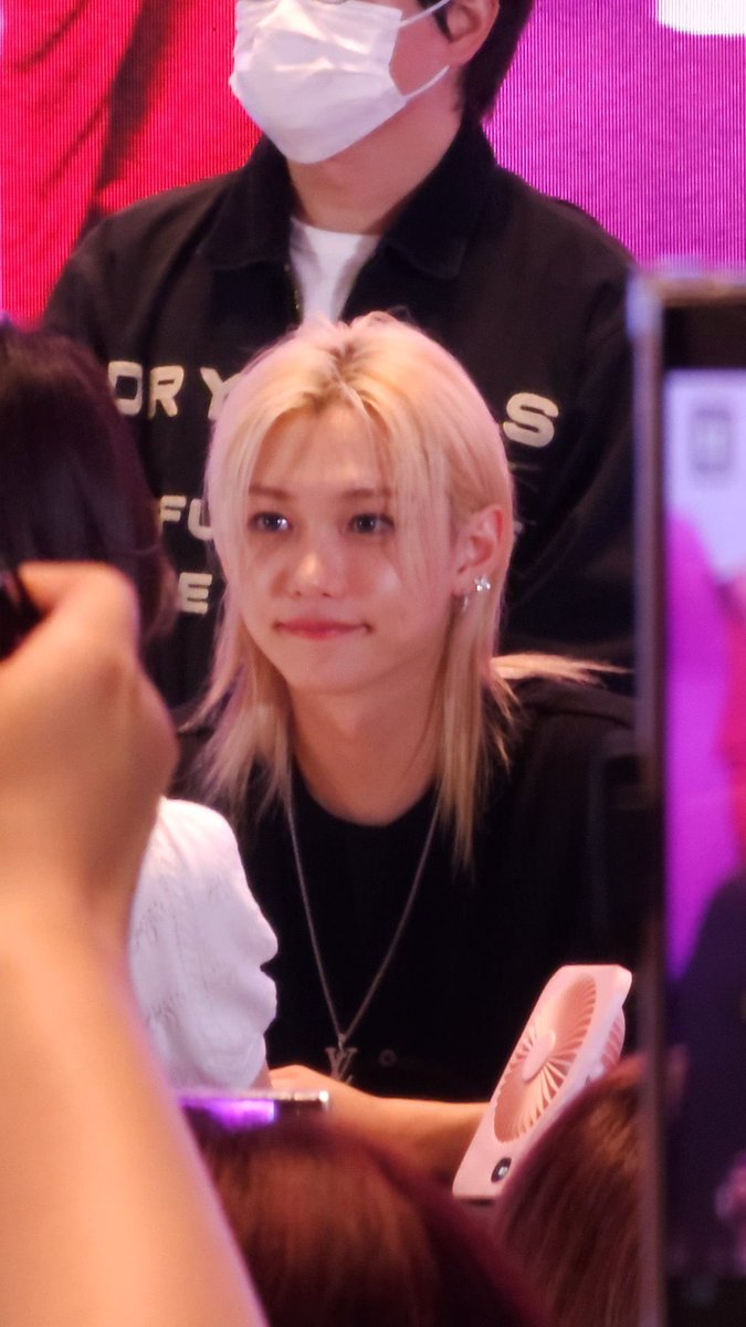 -_-                                                        •_•