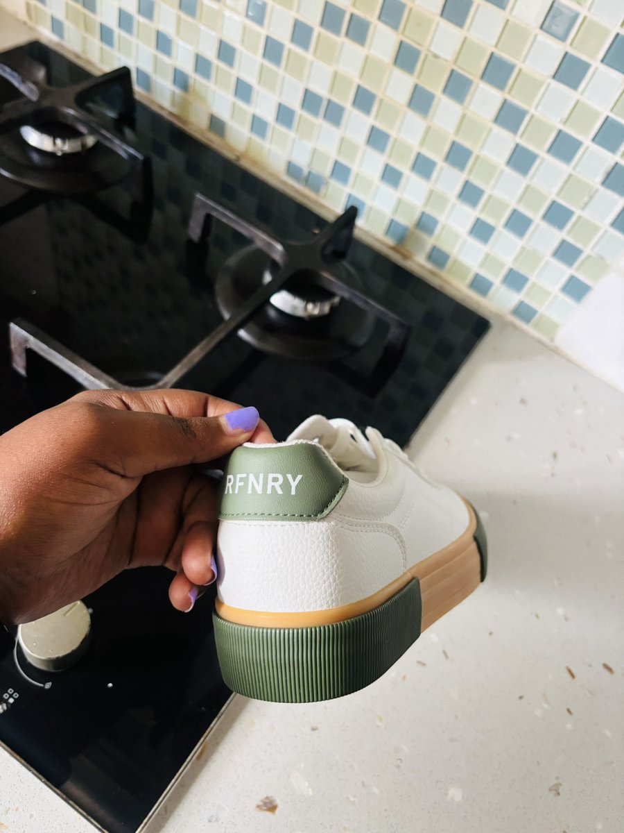 Haaibo khona ndiy’qaphela ngok when I am about to wear. RFNRY for ntoni na? Khona need? Jampisela 🤣🤣🤣