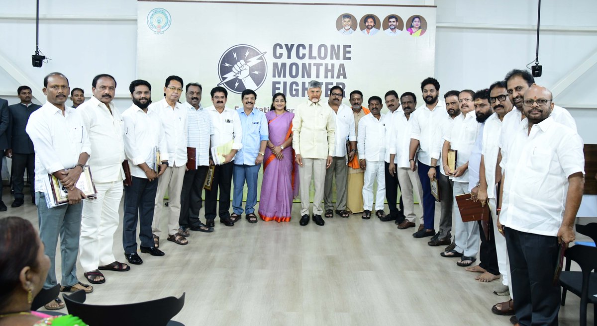 BattulaBalarama's tweet image. రాజానగరం నియోజకవర్గ అభివృద్ధికి అహర్నిశలు కృషిచేస్తూ మొన్న వచ్చిన మొంథా తుఫాన్ కి ‌రాజానగరం నియోజకవర్గంలో విపత్తు సమయంలో ప్రజలను అప్రమత్తం చేసి, 24 గంటల పాటు వర్షం పడినప్పటికీ ఎలాంటి ప్రాణ నష్టం, ఆస్తి నష్టం జరగకుండా ముందు జాగ్రత్తలు తీసుకున్న రాజానగరం నియోజకవర్గం శాసనసభ్యులు…