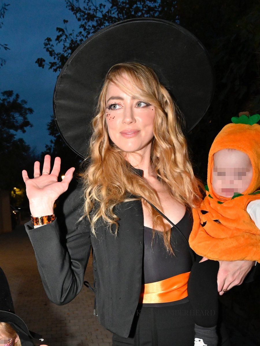 AmberHeardRus's tweet image. that’s our mama