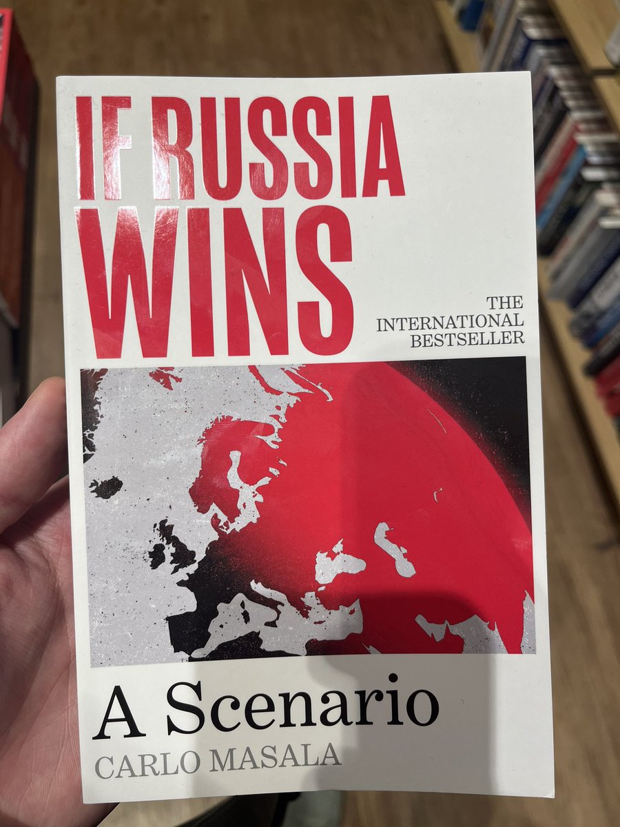 Książka realnie na 100 stron, wielka czcionką, zero przypisów i bibliografii, nawet odnośników w tekście. Oczywiście w 100% tekst to opinia autora, profesora.

A w opisie “deeply researched”, “world’s breaking narrative”. Trzeba naprawdę nie mieć wstydu, aby pisać takie coś.