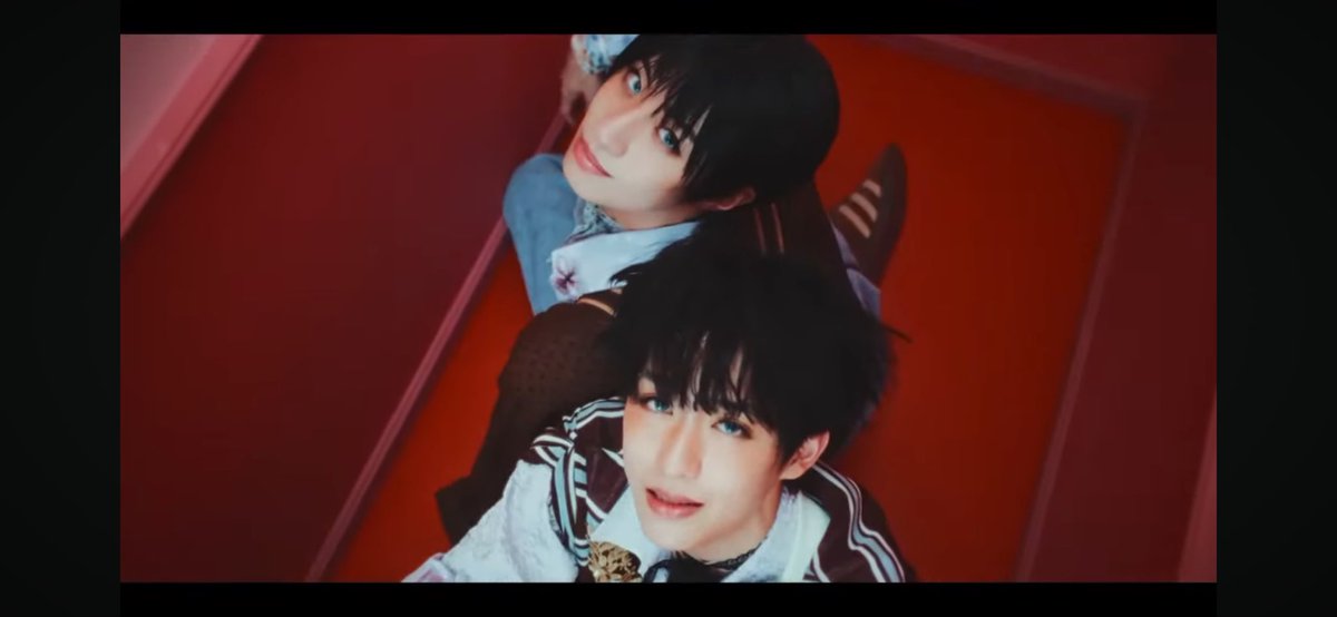 ma_24_7's tweet photo. 好きなシーンですか?
ここですね
一瞬だけRayちゃんが目線を下に落とすんですけど、美しいですね!!
#SHUGAR
#龍宮城 https://t.co/XFPtf89DEU