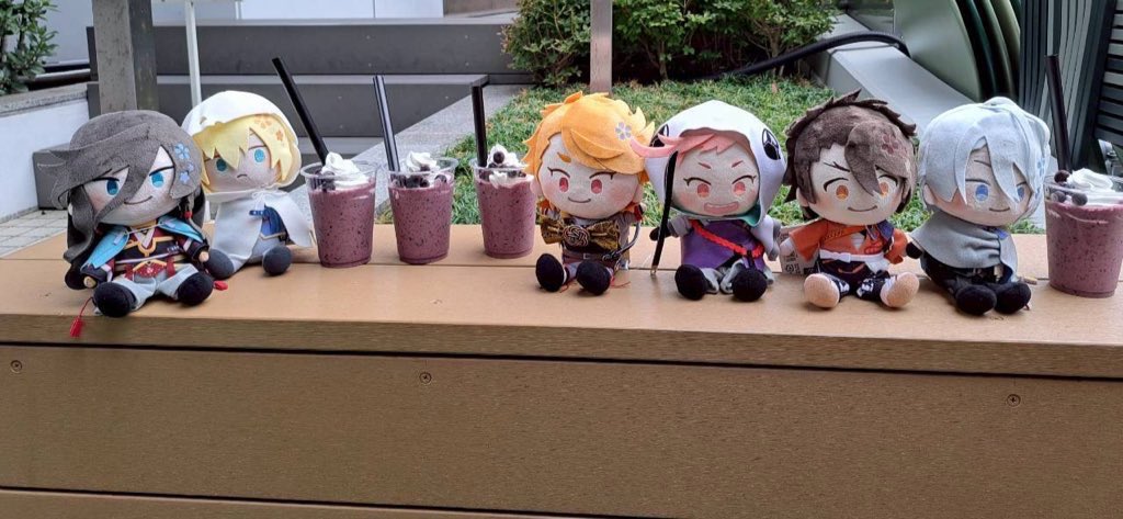 manamuthuki's tweet image. 刀ミュ博覧会いってきたよー！
画像は本日もぐもぐしたもの😋
特典やランダムグッズが友人の引きにより伯仲手元にきたの大変ありがたい😭
とても！感謝してるっ！！！！！
ありがとー！！！🥰🥰