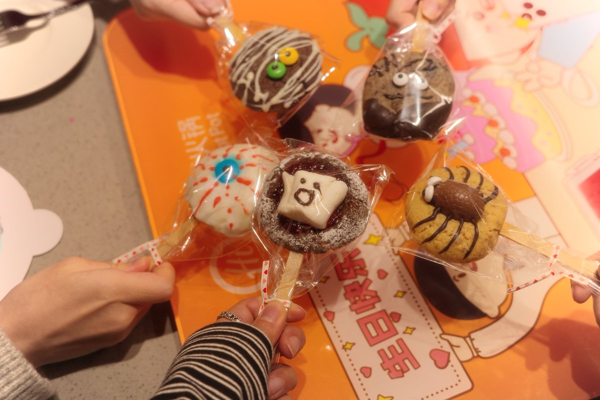 명동에서 다마고치 링코레 가챠 뽑다가 다마고치 파라다이스로 입문하신 분들이랑도 대화하고 너무 좋았어요 ㅠㅠ