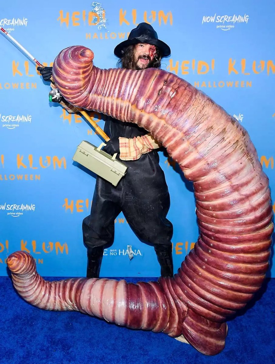 하이디 클룸 2022 핑크 지렁이 코스튬