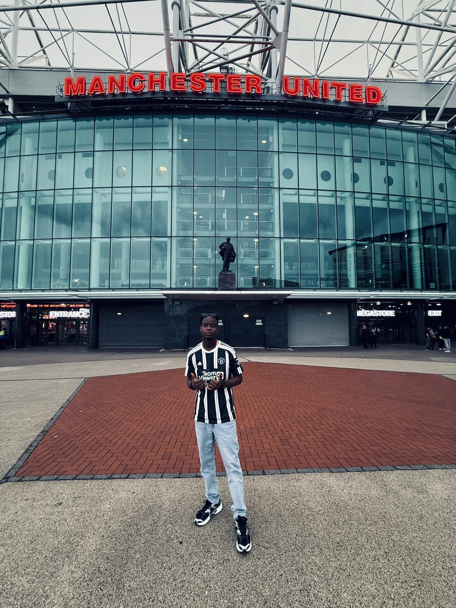 Couldn't afford the away ticket. So, I watched it at Old Trafford instead.

From Alhaji Kolapo’s sitting room to the Theatre of Dreams.❤️🇬🇧