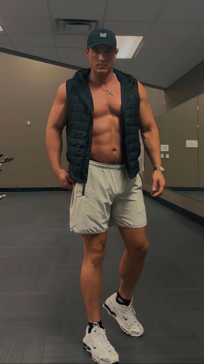 FitBradyAllen's tweet photo. Working hard on my body to share it with you.  Check out my free OF page for more! https://t.co/TC1QlX1jzz