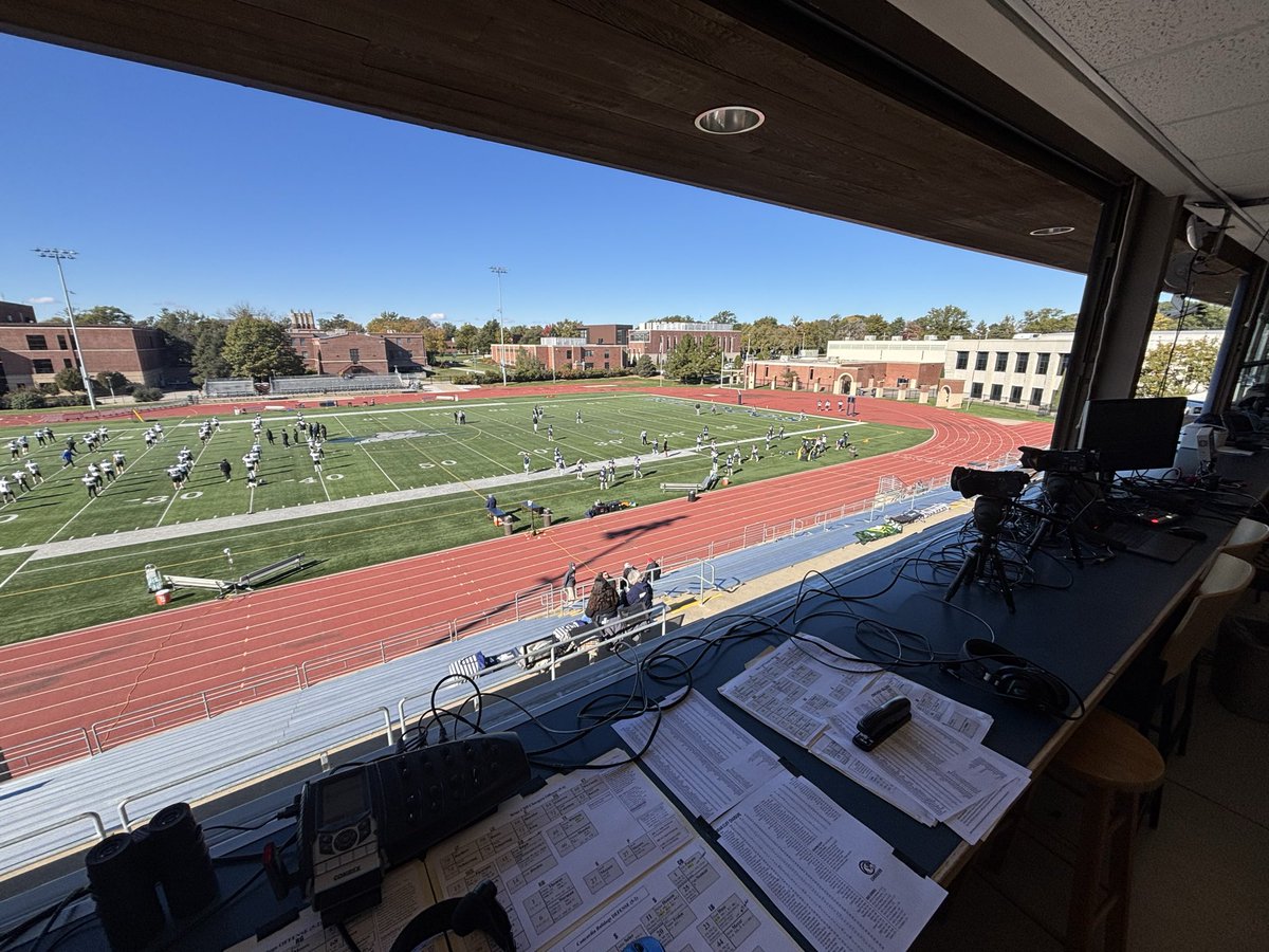 ParkerCyza's tweet photo. Geared up for another @CUNEFootball Saturday. Concordia (5-2) hosts @BriarCliffFB (5-4).  Kick at 1.  Pregame at 12:30 on @1049maxcountry! @RossWurdeman @cunebulldogs https://t.co/msejVPxnL5