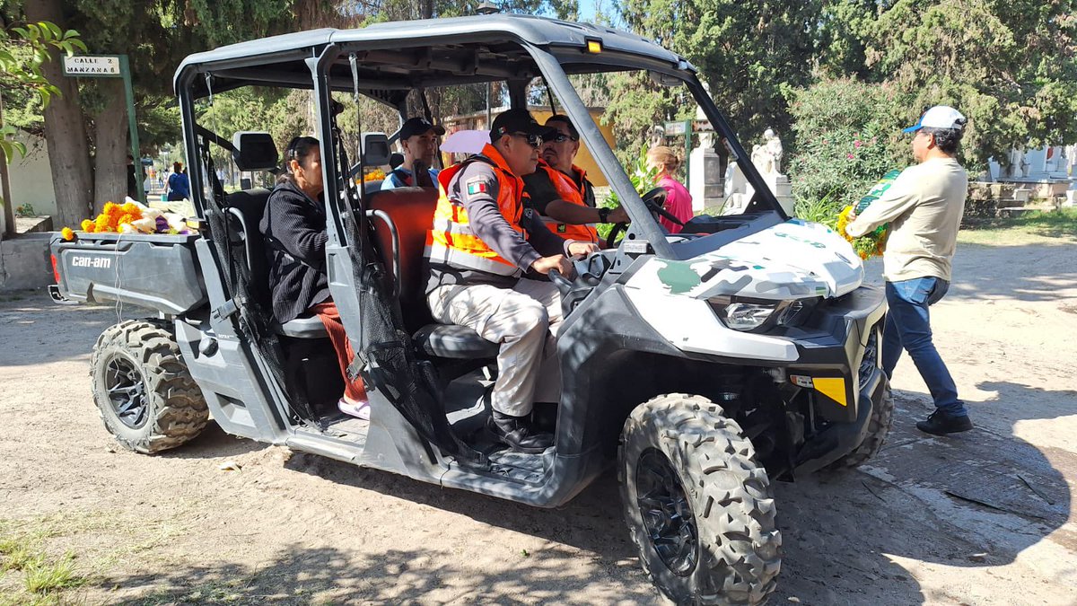 Se implementa un operativo especial en los panteones para que tu visita sea segura y llena de tradición.

💧 Mantente hidratado.
👟 Usa calzado cómodo.
🧢 Protégete

👨‍👩‍👧‍👦¡Celebremos nuestras tradiciones con responsabilidad y seguridad!
#PotosiSinLimites #RicardoGallardoCardona