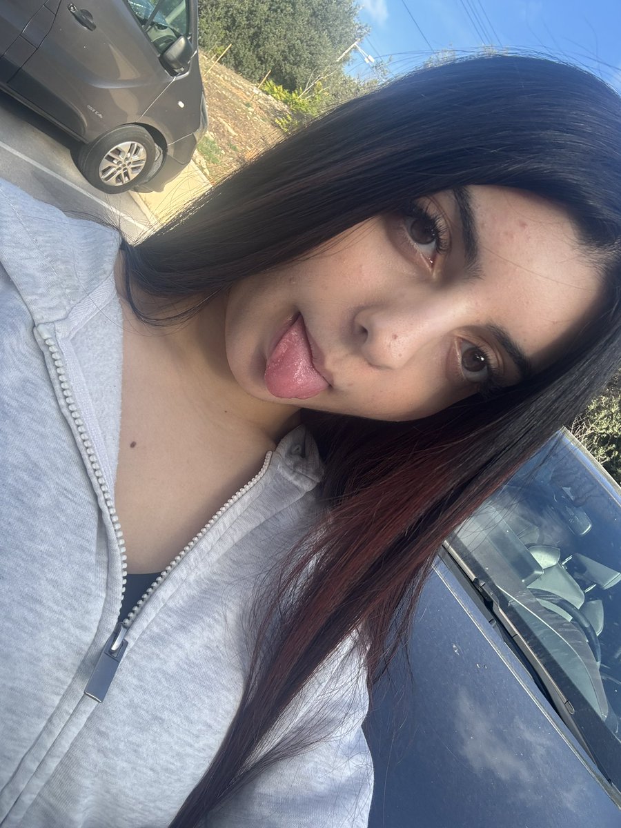 _stark1ssed's tweet image. happy #yrtwtselfieday ❤️ 4 DAYS TILL ZARAMAR WTF