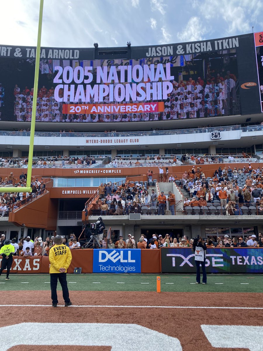 DWood_EQ's tweet photo. 🤘🏻 @TexasFootball 2005 National Champions Reunion … it was so great to see and catch up with the guys. It really feels like a Family Reunion. #20years #teambehindteam #eqmanagers @UTexasEquipment https://t.co/9Cu05zxFaL