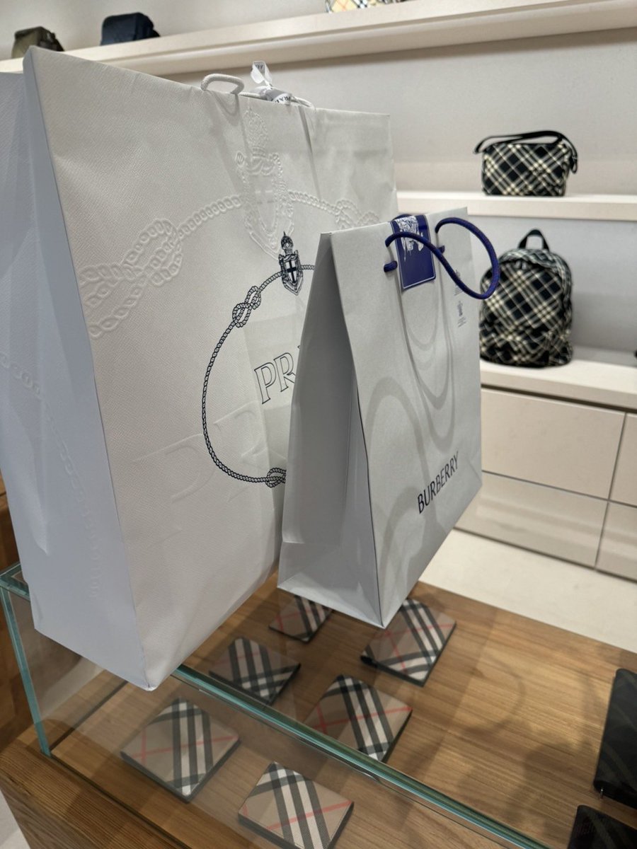 eterjdlc's tweet image. 원래는 그냥 대충 볼 생각이었는데…