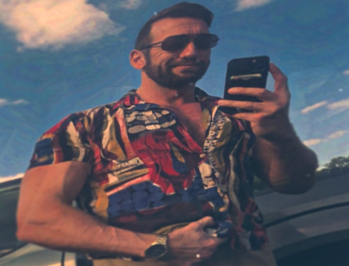 he’s so pretty I love him