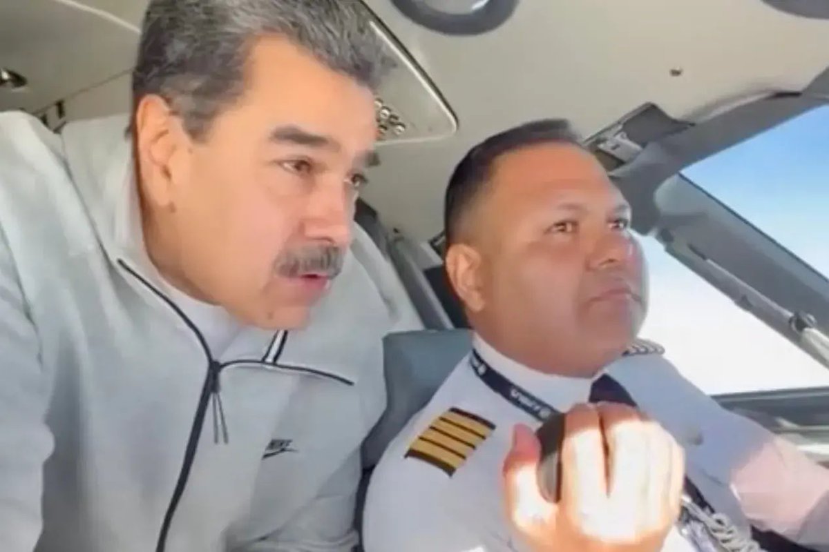 A US federal agent attempted to bribe Venezuelan President Nicolás Maduro’s chief pilot to divert the president’s plane for capture and arrest in the US. 

The pilot rejected the bribe of $50 million.