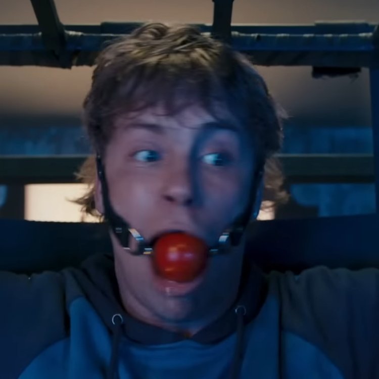 There's a lot of men in ball gag in Russia, idk why but im not complaining