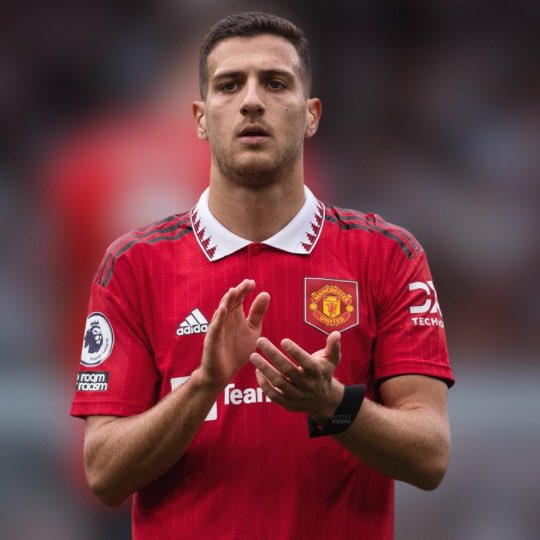 utdjohnyy's tweet image. Like this tweet if you want Dalot out of Manchester United .