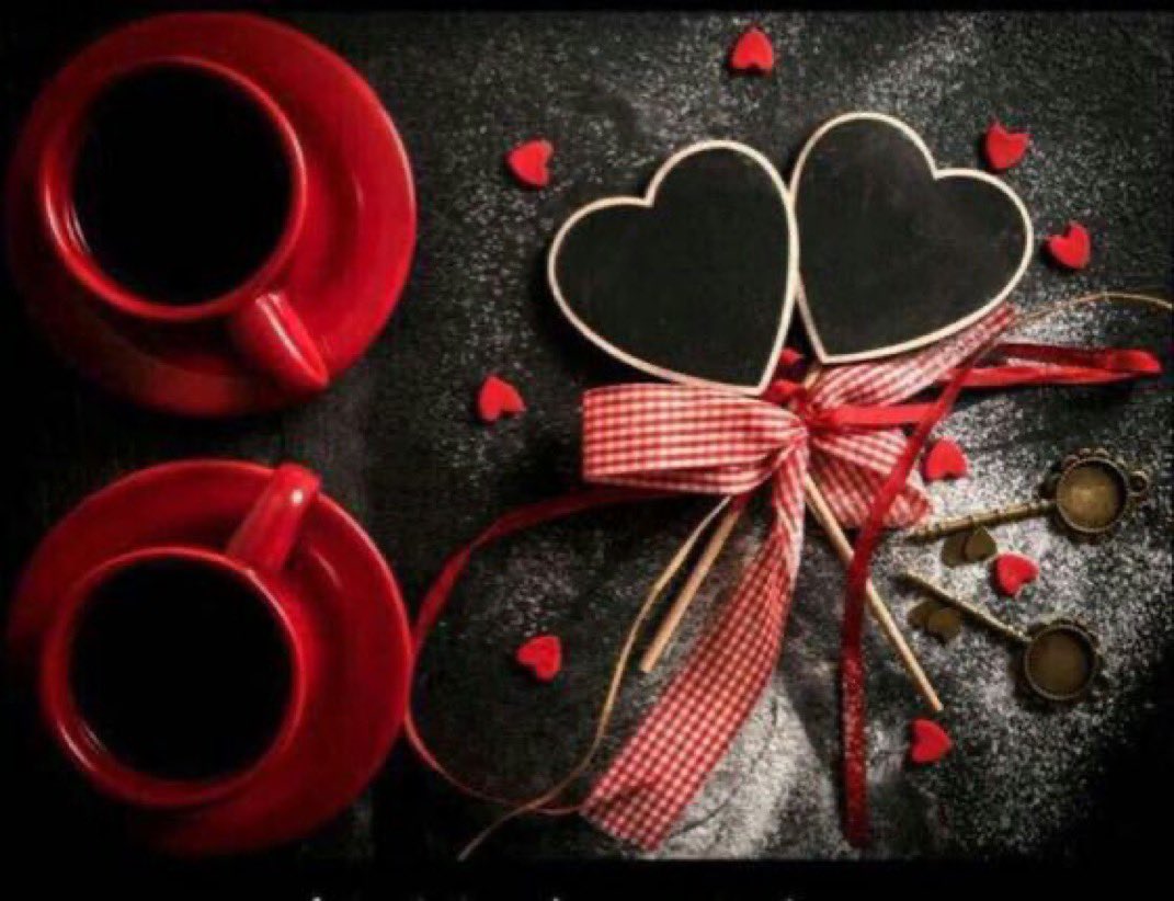 انعش عروق الــغلا فـي مد فنجالك
يــازين هيـل الغــلا ويازيـن معمـوله

أقــدع بـ شــوفك وأبل الريـق بدلالك
وأصبح وأمسي وغـــلاك محد يطوله…