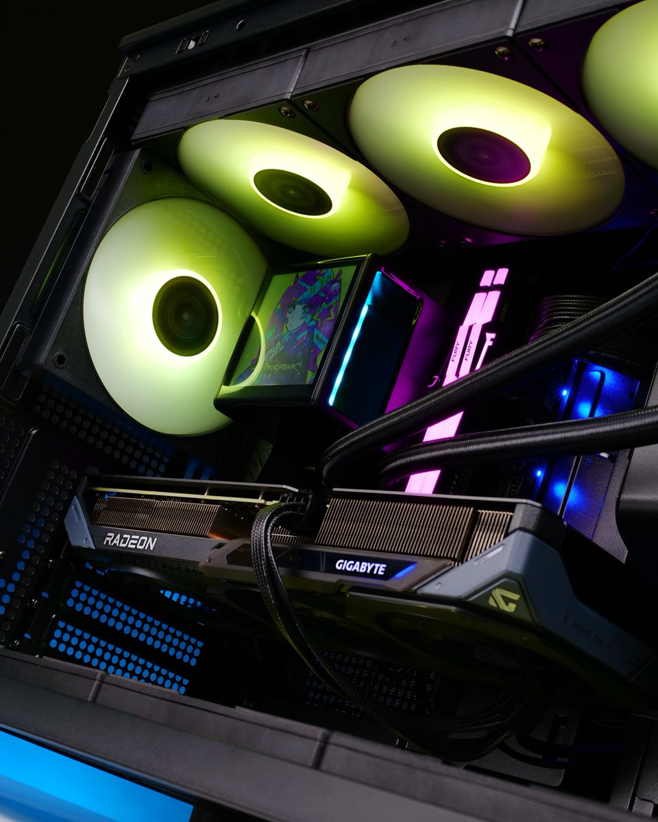 Time to now to show off a new build‼️ This is my <a href="/GAMDIAS_UK/">GAMDIAS_UK</a> ATHENA M4M complete with CHIONE P5 360mm liquid cooler and a full set of NOTUS M1 ARGB fans throughout.

The Athena is quite simply brilliant. How on earth you can fit all of that tech and cooling into such a compact