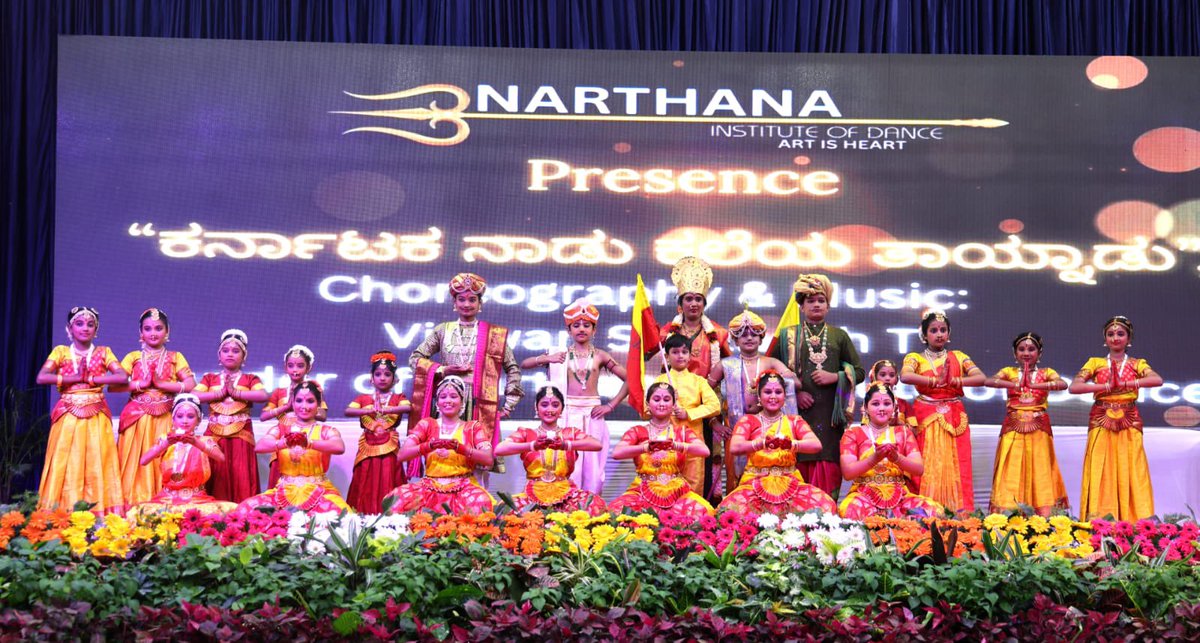 Hon’ble Governor of Karnataka, Shri Thaawarchand Gehlot, inaugurated the 70th Kannada Rajyotsava celebration, “Kannada Rajyothsava Sambrama Sanje”, organized jointly by Raj Bhavan, Karnataka, and the Department of Kannada and Culture at the Glass House, Raj Bhavan.
