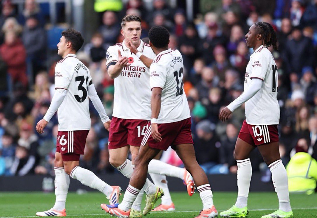 🚨 Arsenal fans let's celebrate that win by following each other!

Follow me❤️ and Drop your handles below ⬇️ 
Follow everyone that likes your comment and ensure to follow back if you were followed!