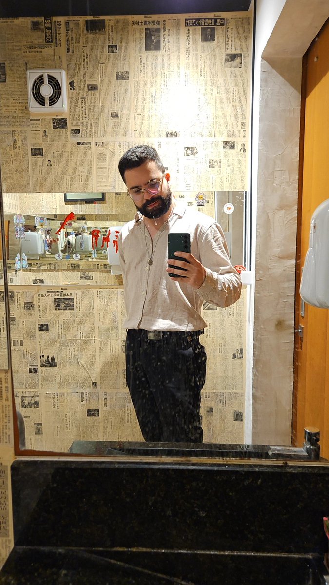 guileffb's tweet image. Ontem fui num evento de Halloween &quot;fantasiado&quot; de Phil Collins e me chamaram de Renato Russo...