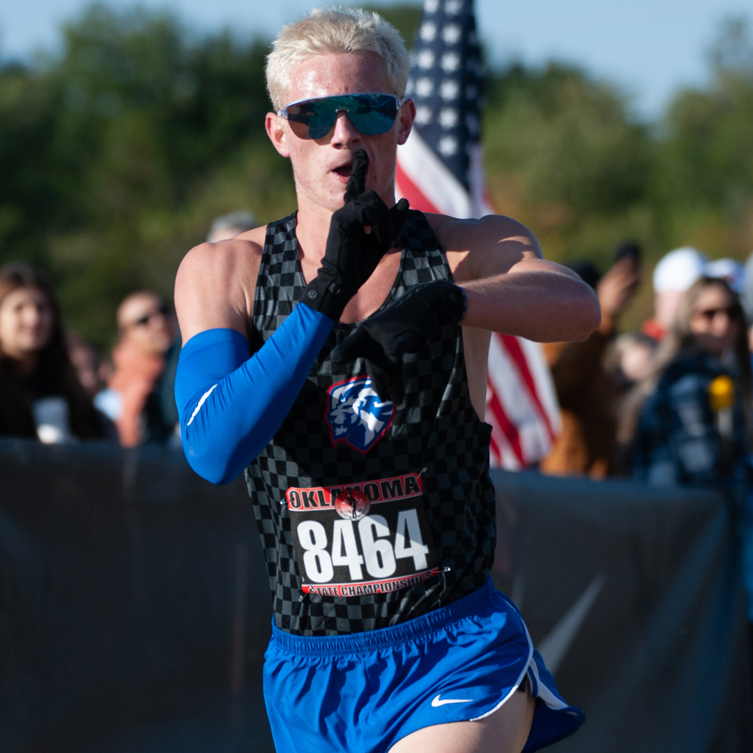 Moore_Monthly's tweet image. @MooreHS1&apos;s Dominic Matthias runs away with the 6A state cross country championship today and sets a new state meet record of 15:04.82. Here&apos;s your full photo gallery. @Moorexctf  @Moore_Lions @WestmooreHS @whsjagathletics @SouthmooreHS @sabercatsports @MoorePublicSch…