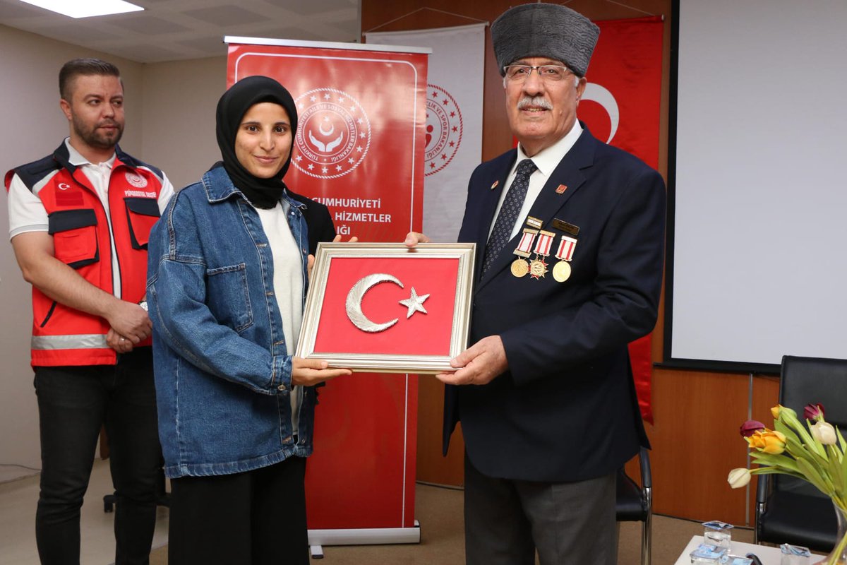 Vatan ve Kahramanlık Buluşmaları kapsamında Aile ve Sosyal Politikalar İl Müdürü Sayın Fatih Yılmaz, Şehit Aileleri Dernek Başkanı Mehmet Yavuz, Muharip Gaziler Dernek Başkanı Hasan Aslan, Şanlıurfa Şehit Yakınları ve Gaziler Derneği Başkanı Sedat Akdağ öğrencilerimizle bir araya