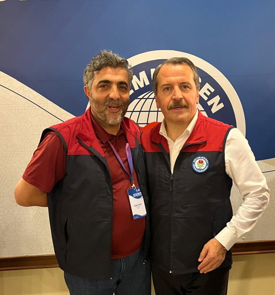 Siz; insanların tesadüfen birbirleri ile karşılaştığını mı düşünürsünüz!!!

"İnsanlar tesadüfen karşılaşmazlar, onları buluşturan #Allah'tır." Aynı yolda yürümelerine vesile olan, gönüllerini birleştiren, hak ve hakkaniyet tarafında olmalarını sağlayan, ayaklarını adalet üzere