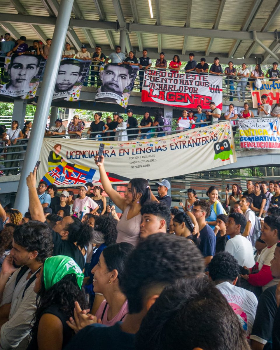 yainne01's tweet photo. Los estudiantes de la universidad del atlántico nos hemos declarado en paro indefinido hasta que el ilegítimo rector @Barriosleyton_  renuncie. https://t.co/XeVXcNk0rF