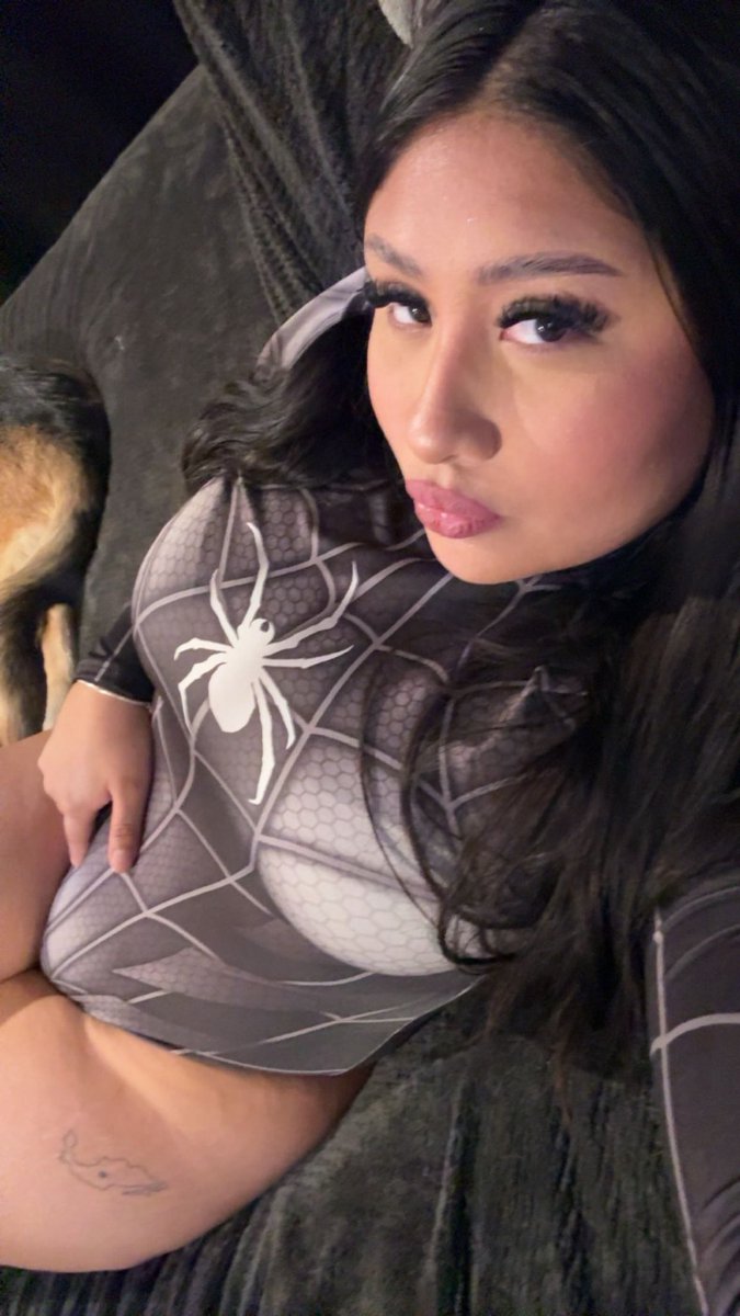 urgfshay_'s tweet photo. what do you think of my costume https://t.co/ravMFcCYOV