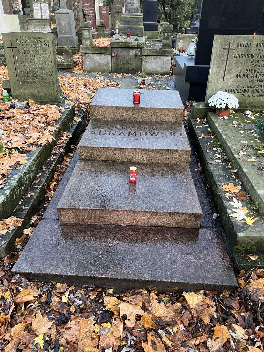 🇵🇱 Pamięć to działanie! Jak co roku, rozpoczynamy akcję sprzątania grobów bohaterów PPS.

Każdego roku pielęgnujemy ponad 80 grobów - z roku na rok coraz więcej. Miejsca spoczynku PPSowców walczyli o niepodległość Polski i prawa socjalne zasługują na szacunek.