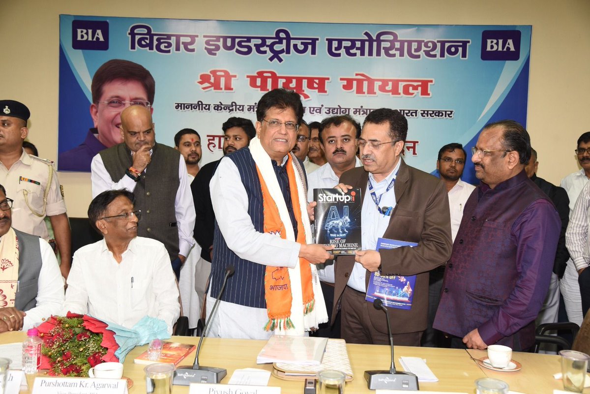 Startup_and_I's tweet image. E-in-C Shri Kumod Kumar met Hon&apos;ble Minister Shri Piyush Goyal Ji at BIA Meet, Patna, presenting 𝗦𝘁𝗮𝗿𝘁𝘂𝗽 𝗔𝗻𝗱 𝗜. Minister Ji noted it as India&apos;s 1st startup mag—a Bihar initiative, global mission. Read: startupandi.com 
@kumod2001
@narendramodi
@PiyushGoyal