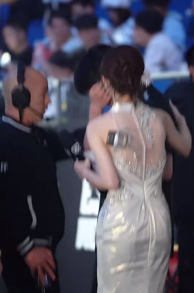 iCrystalization's tweet image. “Seb caught him, cradling him in his arms like a comforting family member, and told him, ‘You did an amazing job today. You can cry as much as you want. We’ll take the stage once he’s fully ready…’”

Iris shared a beautiful story of Bdd before the post-match interview onstage.