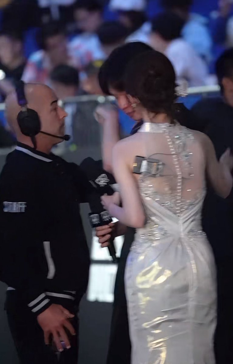 iCrystalization's tweet image. “Seb caught him, cradling him in his arms like a comforting family member, and told him, ‘You did an amazing job today. You can cry as much as you want. We’ll take the stage once he’s fully ready…’”

Iris shared a beautiful story of Bdd before the post-match interview onstage.