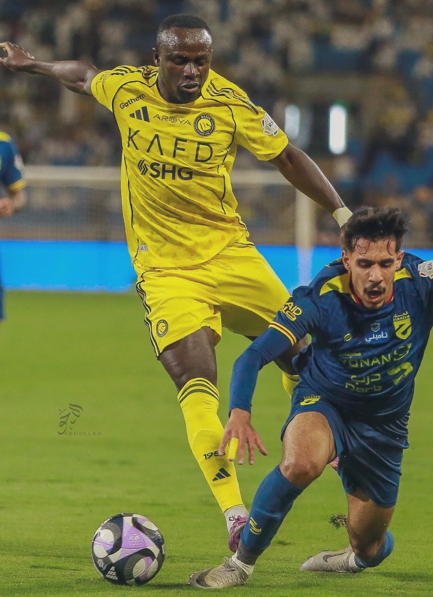 كيف اقنع الاجيال القادمه ان اللي بالصوره انطرد فيهم فابينهو لنه في الاتحاد الباقي عندهم حماية ومناعة ضد الكروت الحمر 

فقط في روشن 😂🤷🏼‍♂️