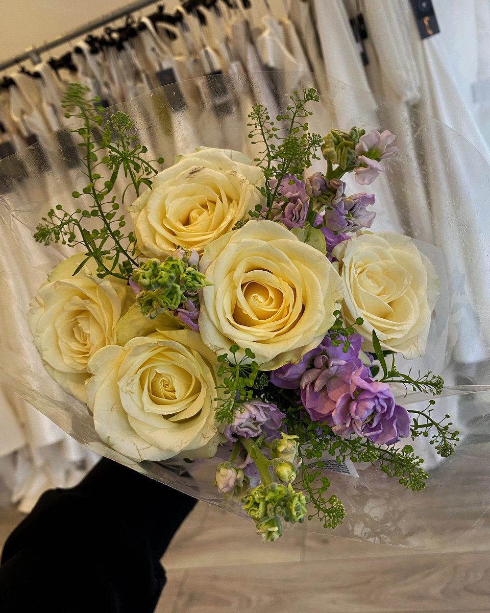 💐 A SWEET SURPRISE 💐
A big thank you to gorgeous Honeyblossom Bride Alice, who picked up her wedding dress and bridal accessories yesterday, and treated me to beautiful bunch of flowers! Such a lovely surprise - never expected, but so appreciated - you absolutely made my day!