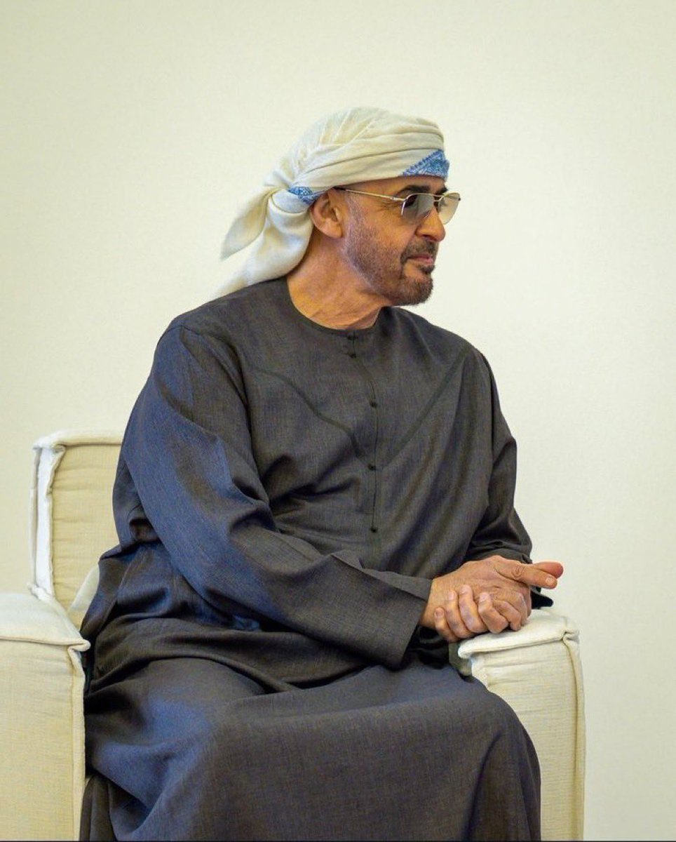 x_uae71's tweet image. انت راس المجد والباقي زوايد