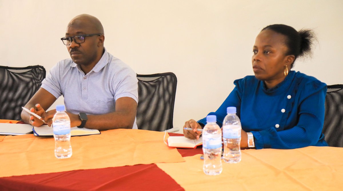 Karongi_College's tweet image. Today at Karongi College, @RwandaPolytec&apos;s DVC-ARIA visited the RP team taking part in an intensive two-week workshop on developing high-quality digital content for 14 Bachelor of Technology (B-Tech) programs adopting a blended learning approach. This initiative, supported by…