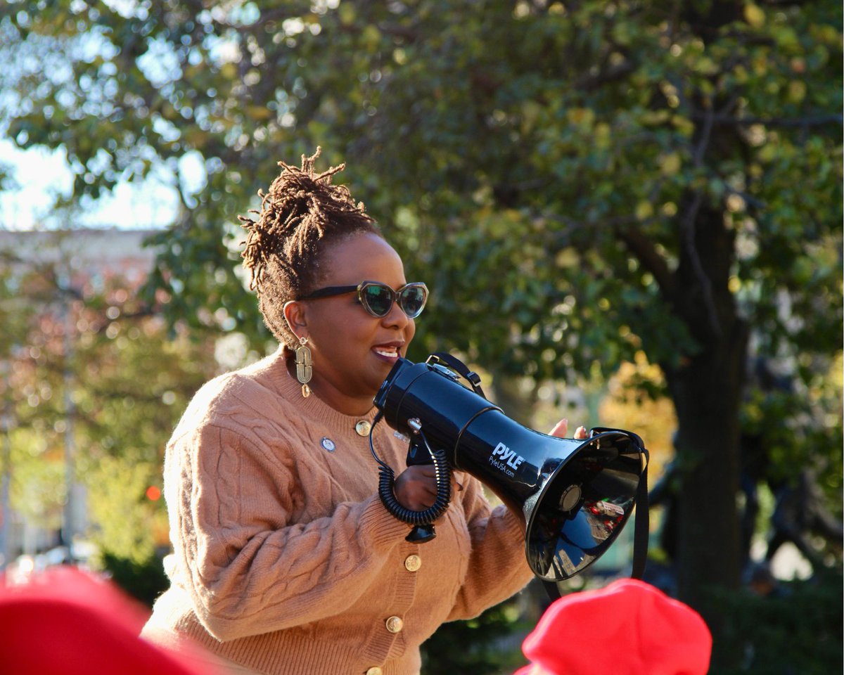 CentralLaborNYC's tweet image. Hitting the doors for @zohrankmamdani in Washington Heights to get out the #UnionStrong vote! It’s getting down to the wire, make sure you make that voice heard! 

#NYCLaborVotes