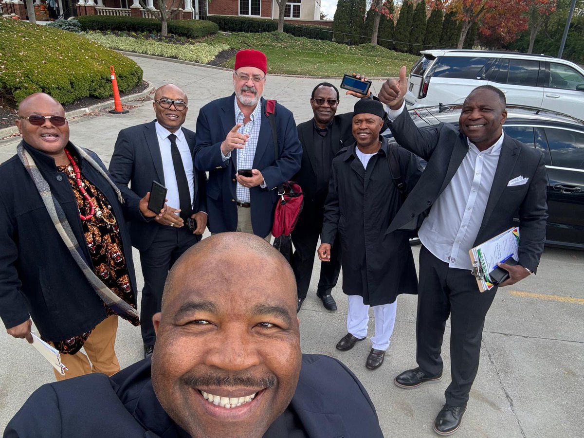 yomiable's tweet image. The Igbo people fighting for Christians in the middle belt of Nigeria 

But grave yard silence of Christians killing Christians in the South East .

If I were the president,I would declare a referendum,Isolate them in their 5 plots and see how they want to dredge other people&apos;s…