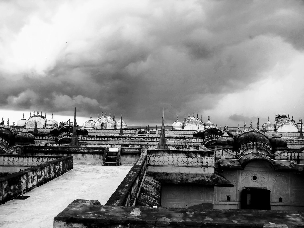 Vivek_garg_01's tweet photo. A palace kissed by clouds, where every crack holds a century’s whisper. The storm looms, but the quiet reigns. Your turn—what storms your peace? #WhisperedRealism
#SkywardSilence #HistoricalHush #ArtInShadows
@BSapag @Arrested_Word https://t.co/Hs8WxmIoPg