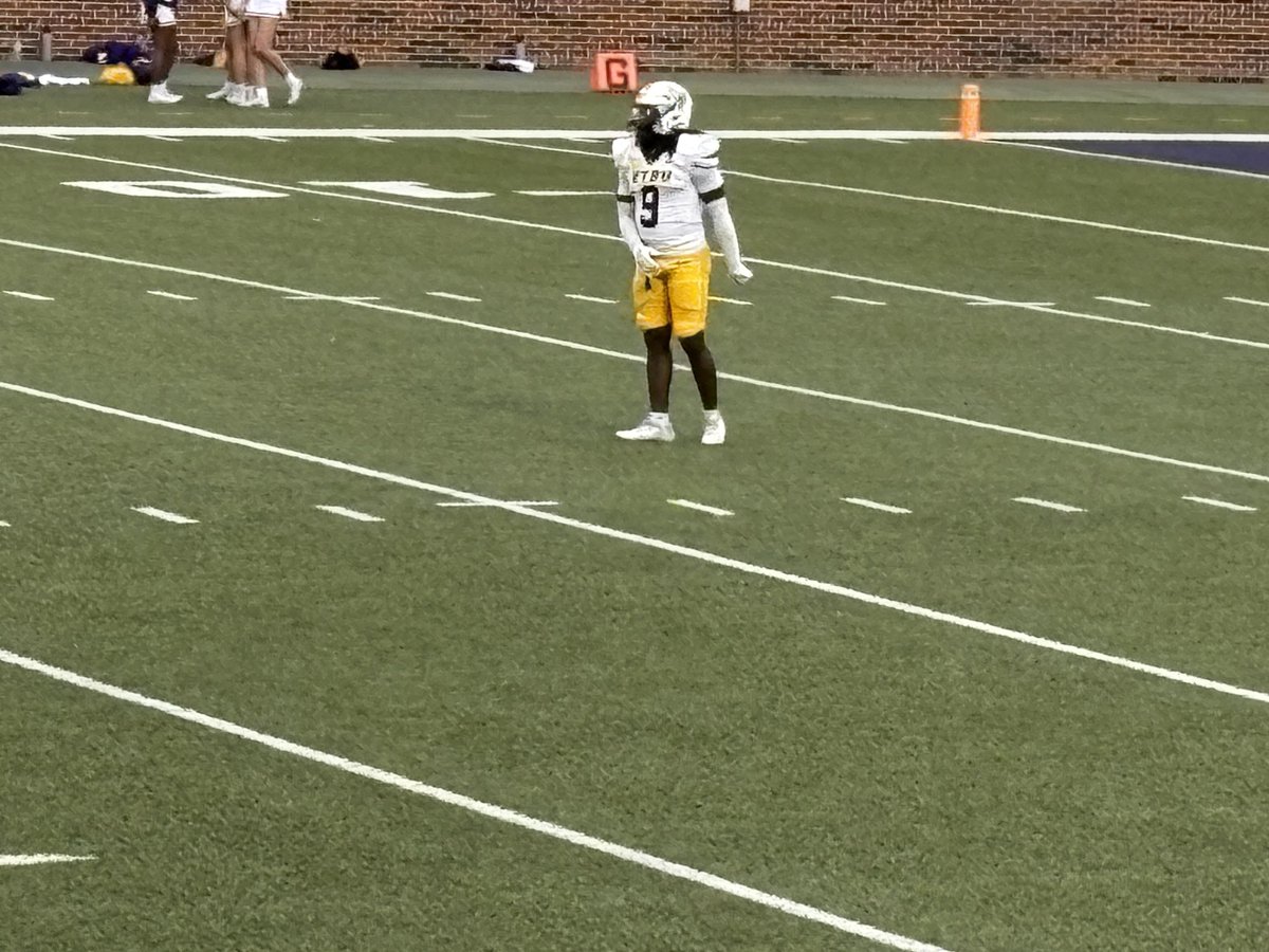 Watching two of my favorite players. Good luck guys! 

<a href="/Bowers34Will/">Will Bowers Jr.</a> <a href="/KylevonM/">Kylevon Morrow</a> <a href="/KaufFootball_TX/">Kaufman Football</a> <a href="/ETBU_Football/">ETBU Football</a>