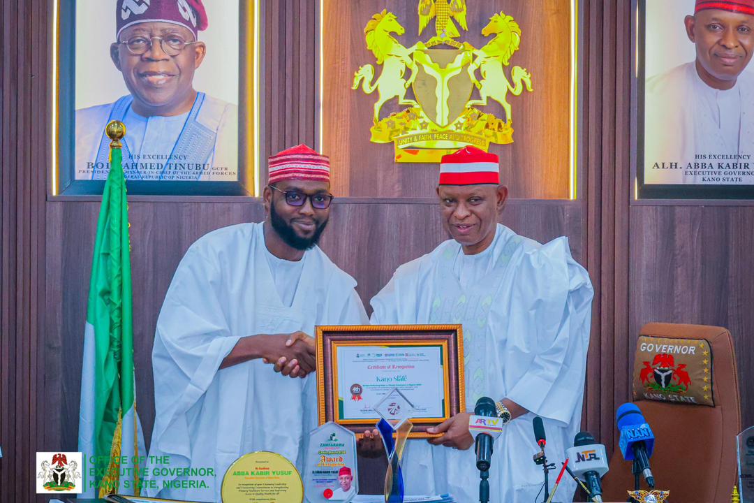 DahirMHashim's tweet image. Earlier today, during the 33rd Kano State Executive Council Meeting, I presented to His Excellency, Alhaji Abba Kabir Yusuf, the Climate Governance Performance Award in recognition of Kano State’s outstanding leap from 35th position in 2024 to 4th position in 2025 in Nigeria’s…