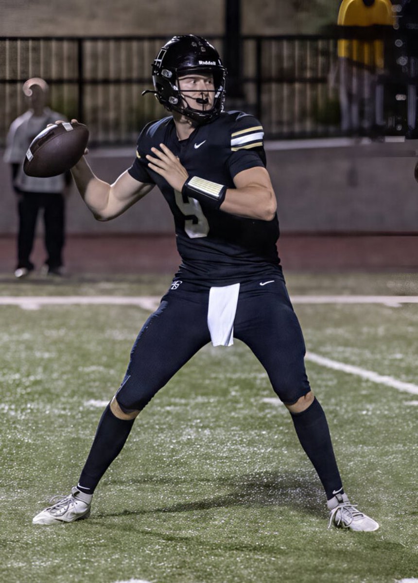 MittyHSfootball's tweet image. 🦁 🏈 GAME DAY 🏈 🦁 

The Monarchs have their final regular season away game of the season as they travel to take on the Crusaders

🆚 Archbishop Riordan
📍 Mayer Family Field
⏰ JV 10:00/V 1:30

📺 BAOSN.tv

Jersey ⚫️⚪️⚫️⚪️

#GrittyMitty