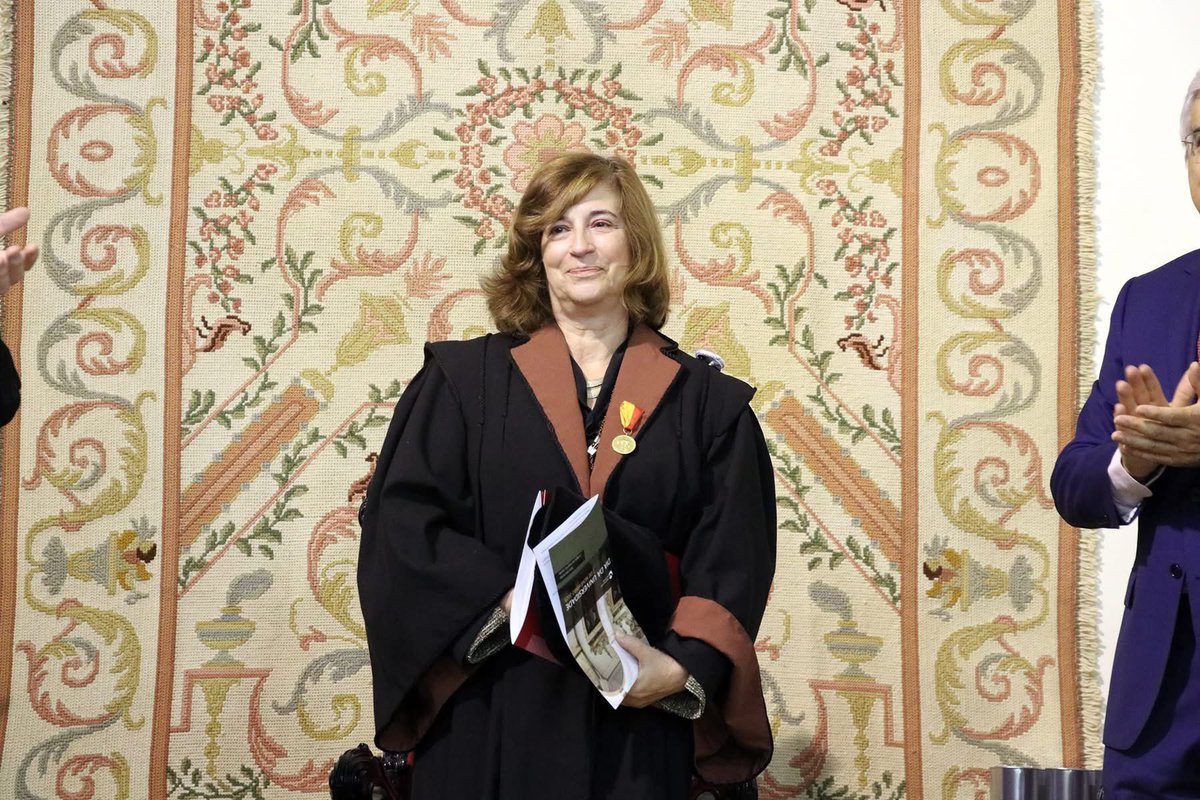 L

A celebração do dia da minha Universidade foi o primeiro ato em que participei formalmente como Presidente da Câmara Municipal de Évora. Não podia ter sido uma ato mais simbólico e rico. Sala cheia. Excelentes discursos. Participação forte dos estudantes.